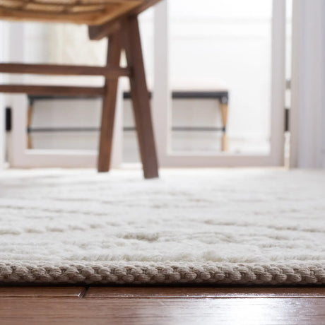 Safavieh Vermont 4'-0" x 6'-0" Rug in Ivory