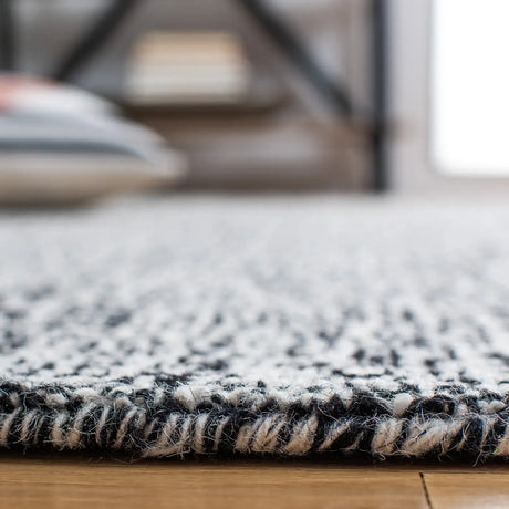 Safavieh Abstract 4'-0" x 6'-0" Rug in Black / Ivory