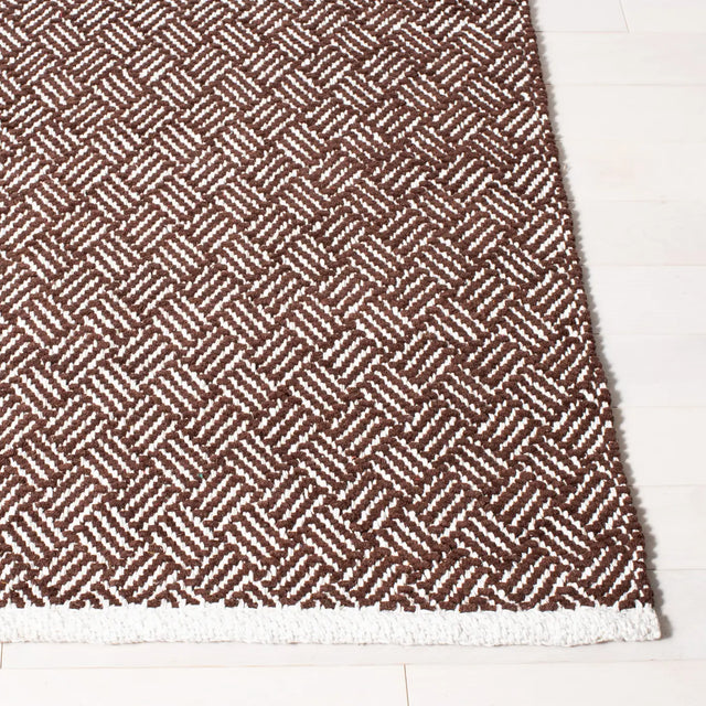 Safavieh Boston 5'-0" x 8'-0" Rug in Brown