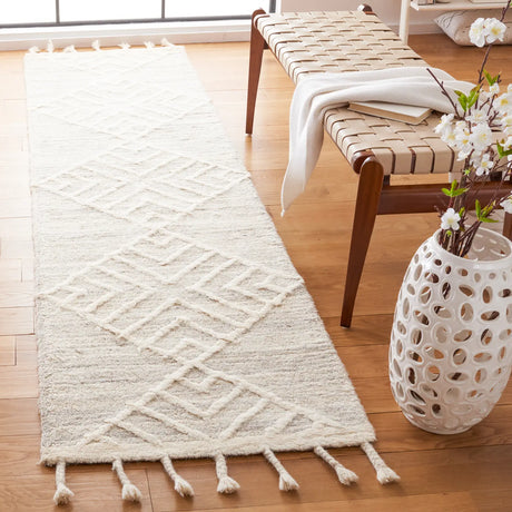 Safavieh Casablanca 2'-3" x 11'-0" Rug in Beige / Ivory
