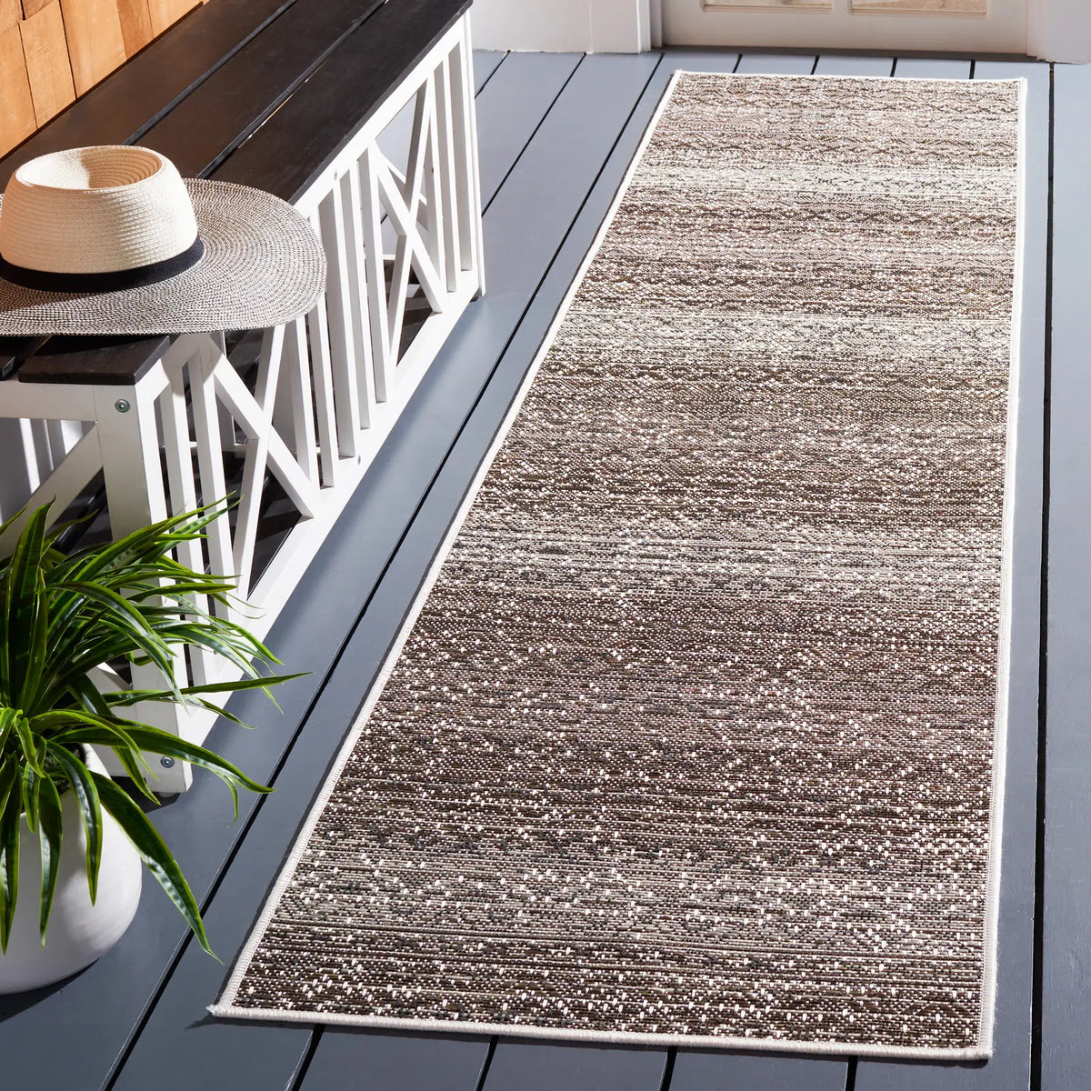 Safavieh Havana 2'-2" x 9'-0" Rug in Light Brown / Ivory