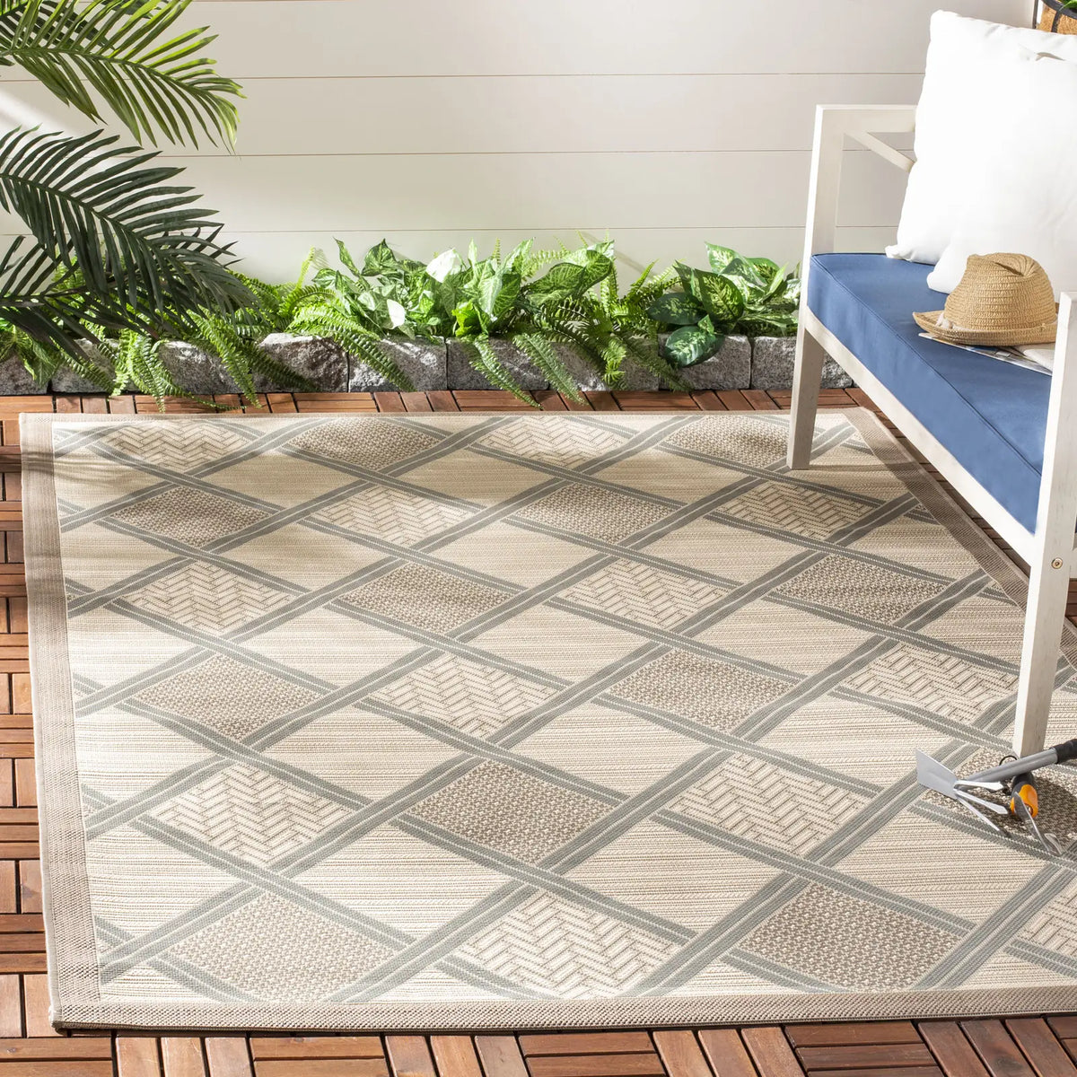 Safavieh Courtyard 4'-0" x 5'-7" Rug in Beige / Dark Beig