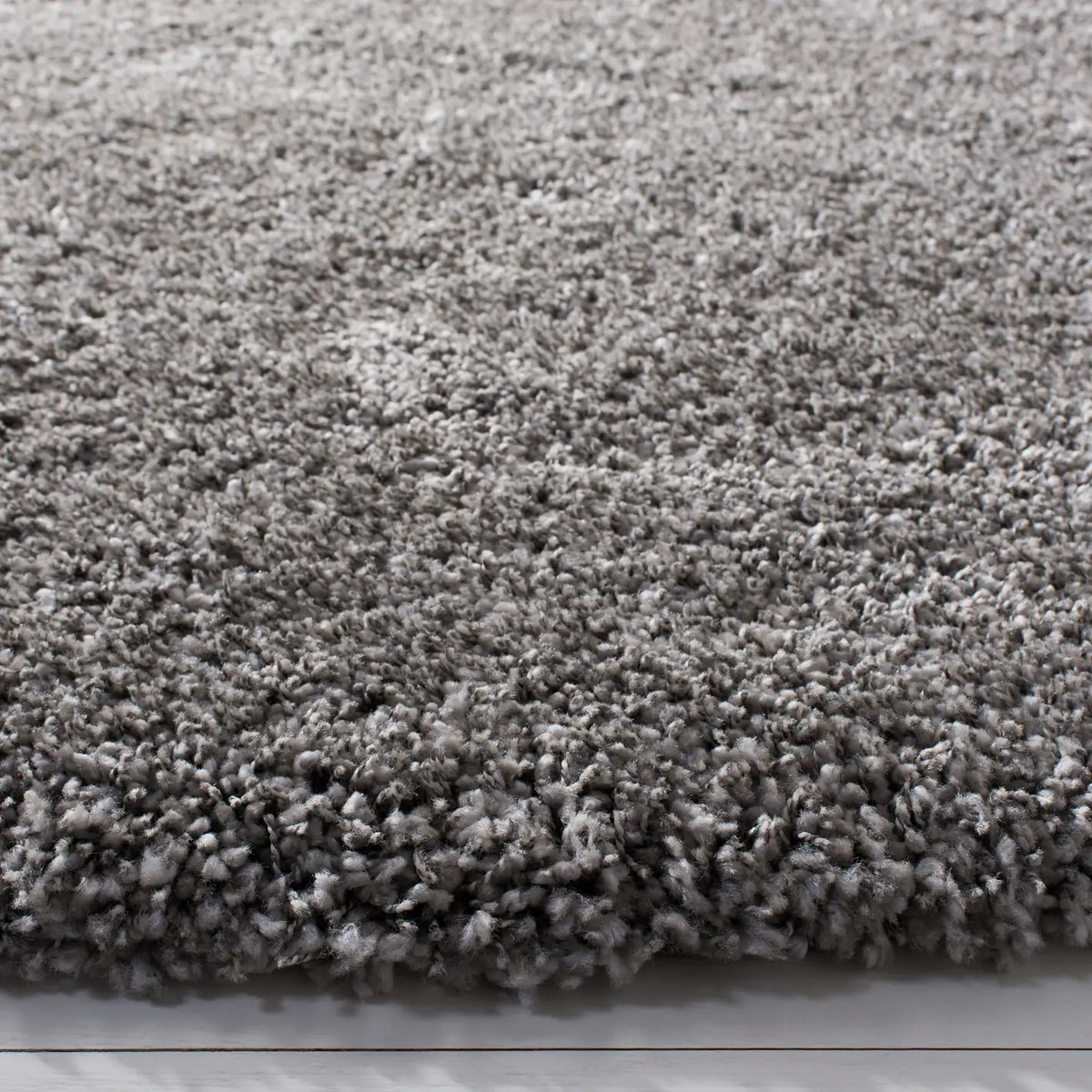 Safavieh Santa Monica Shag 6'-7" x 6'-7" Rug in Silver
