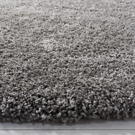 Safavieh Santa Monica Shag 6'-7" x 6'-7" Rug in Silver