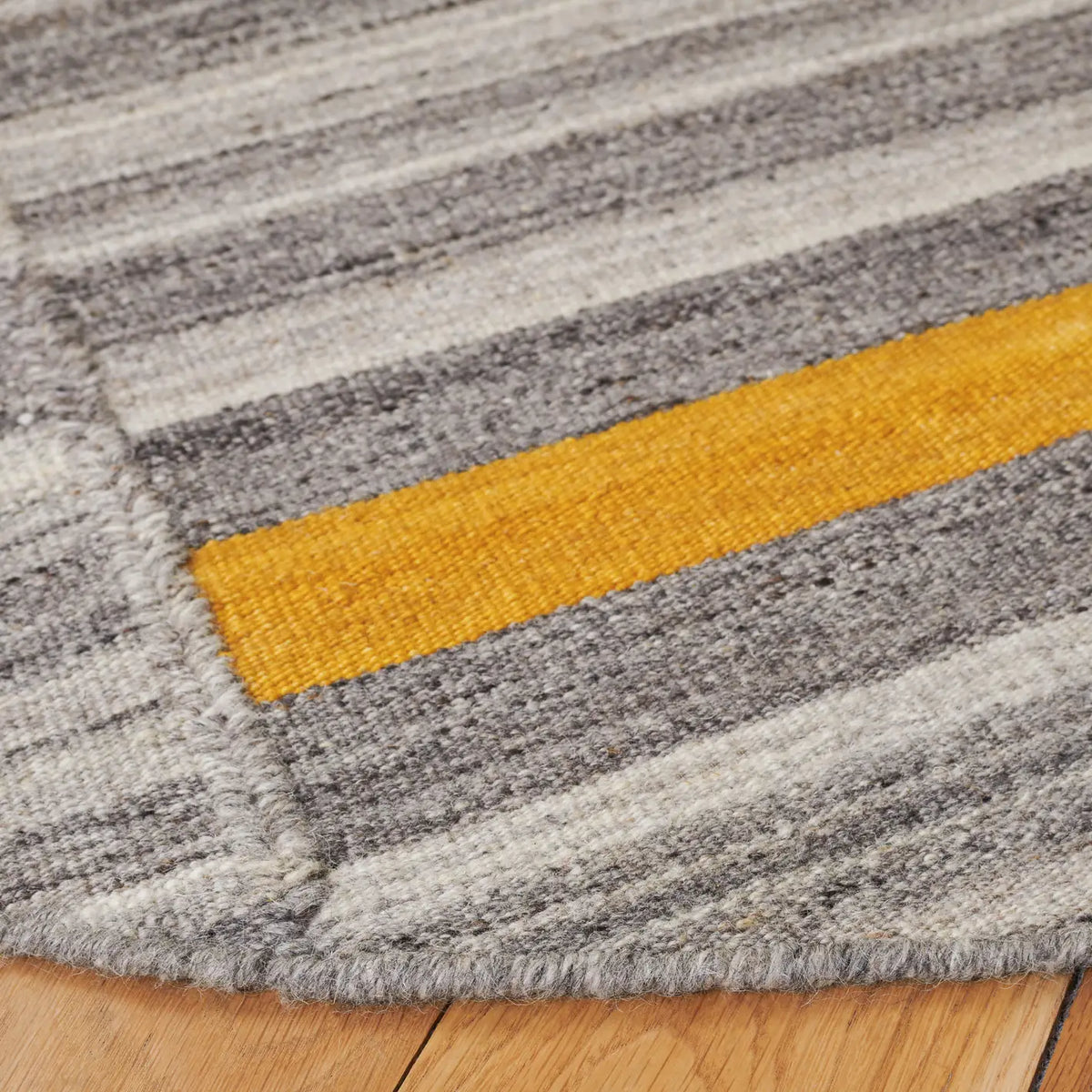 Safavieh Kilim 6'-0" x 6'-0" Rug in Ivory / Grey