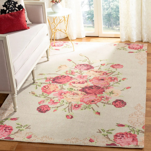 Safavieh Classic Vintage 5'-0" x 8'-0" Rug in Beige / Red