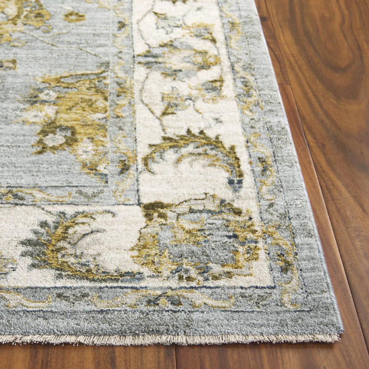 Safavieh Hamilton 4'-0" x 6'-0" Rug in Blue / Gold