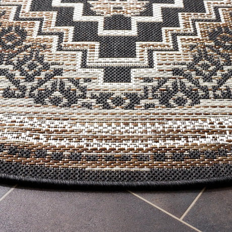 Safavieh Havana 6'-7" x 6'-7" Rug in Light Brown / Black