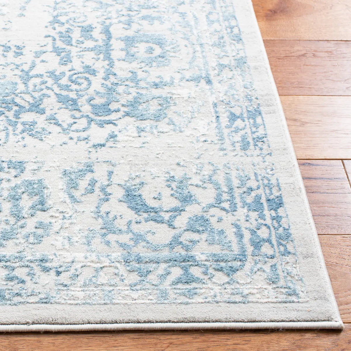 Safavieh Princeton 4'-0" x 6'-0" Rug in Blue / Beige