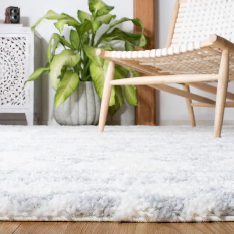 Safavieh Parma Shag 4'-0" x 6'-0" Rug in Ivory / Grey