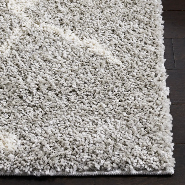 Safavieh Berber Shag 4'-0" x 6'-0" Rug in Light Grey / Cream