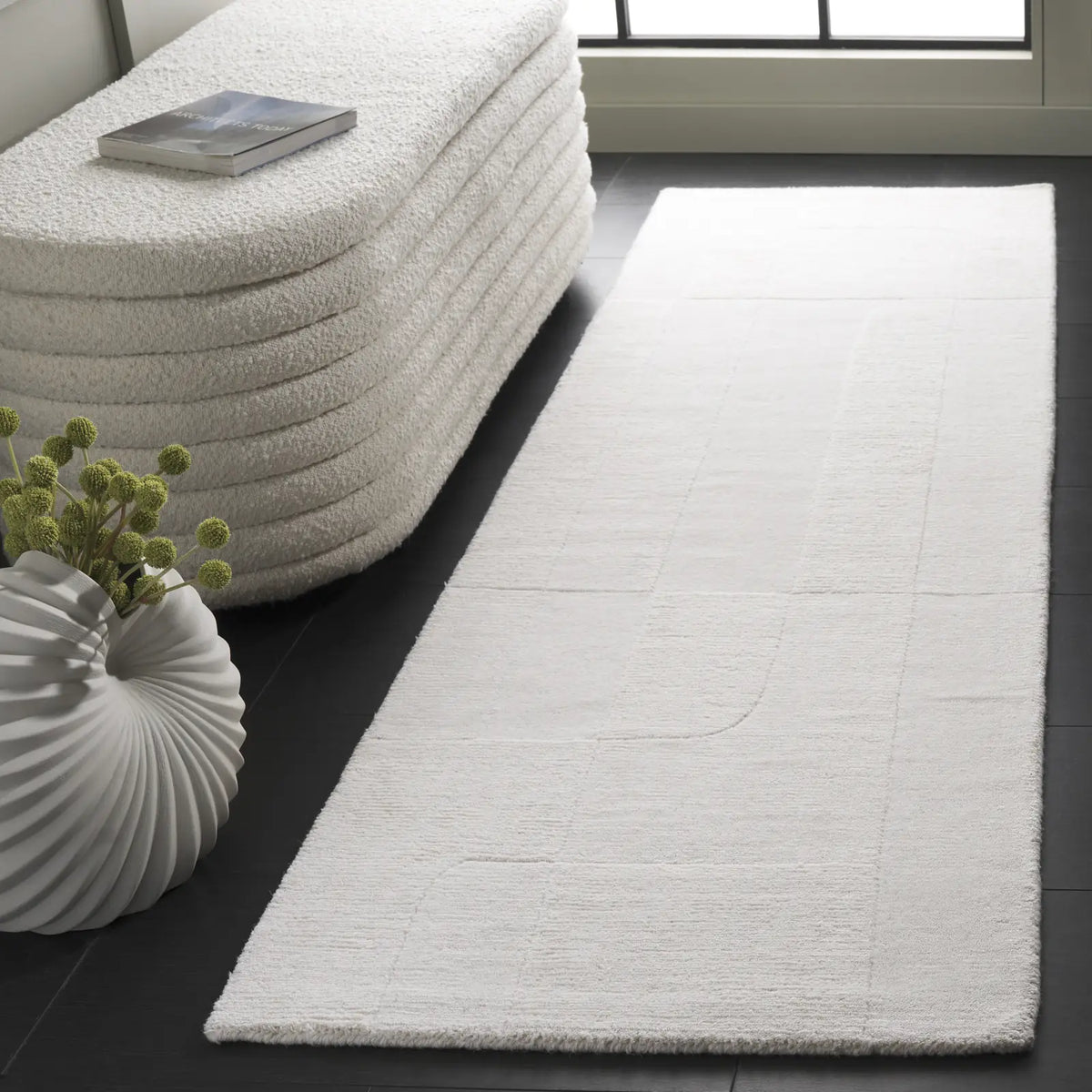 Safavieh Mykonos 2'-3" x 8'-0" Rug in Ivory