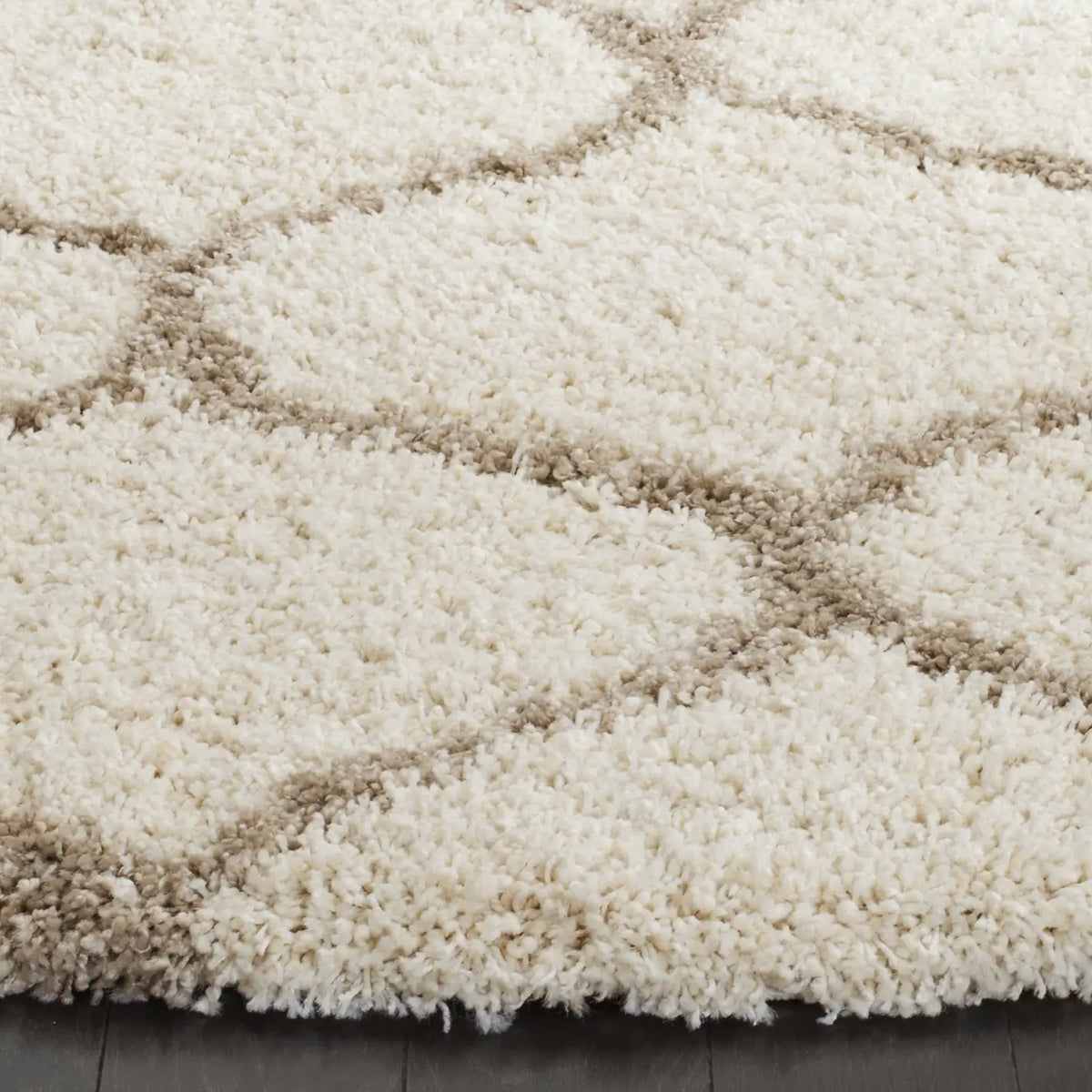 Safavieh Hudson Shag 5'-3" x 5'-3" Rug in Ivory / Beige
