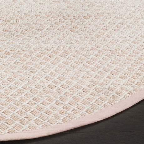 Safavieh Montauk 6'-0" x 6'-0" Rug in Beige / Ivory