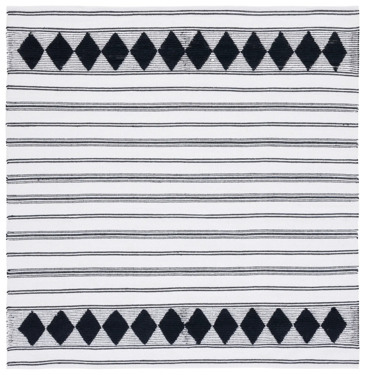 Safavieh Montauk 6'-0" x 6'-0" Rug in Black / Ivory