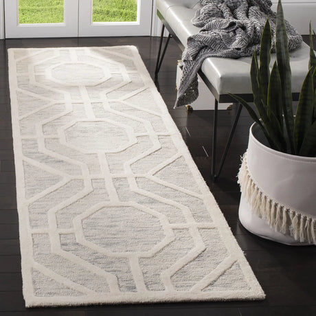 Safavieh Cambridge 2'-6" x 8'-0" Rug in Light Grey / Ivory