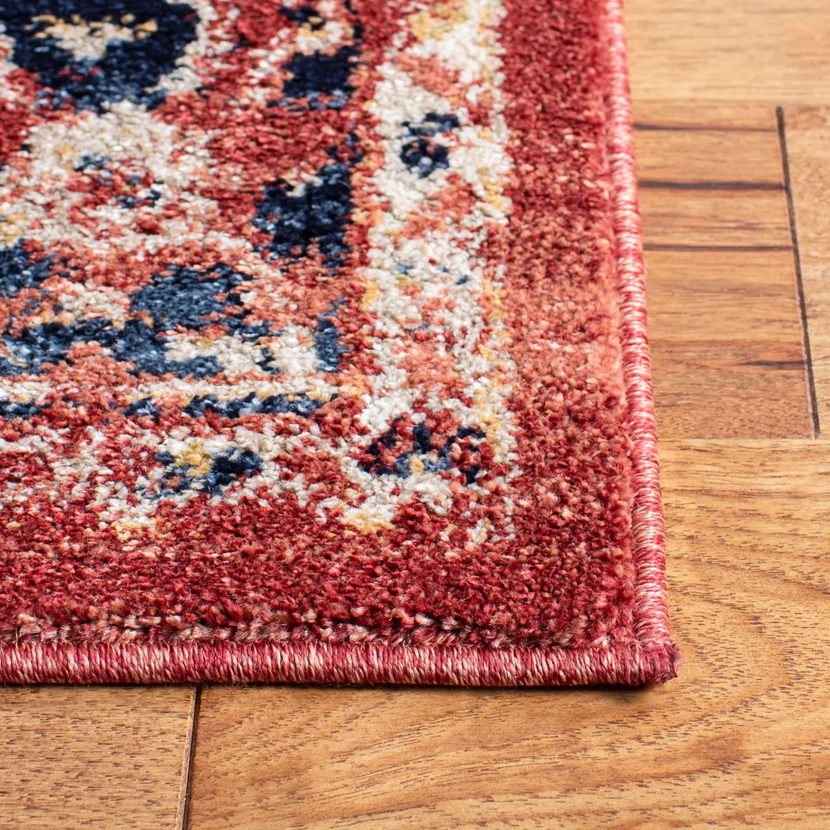 Safavieh Charleston 4'-0" x 6'-0" Rug in Red / Ivory
