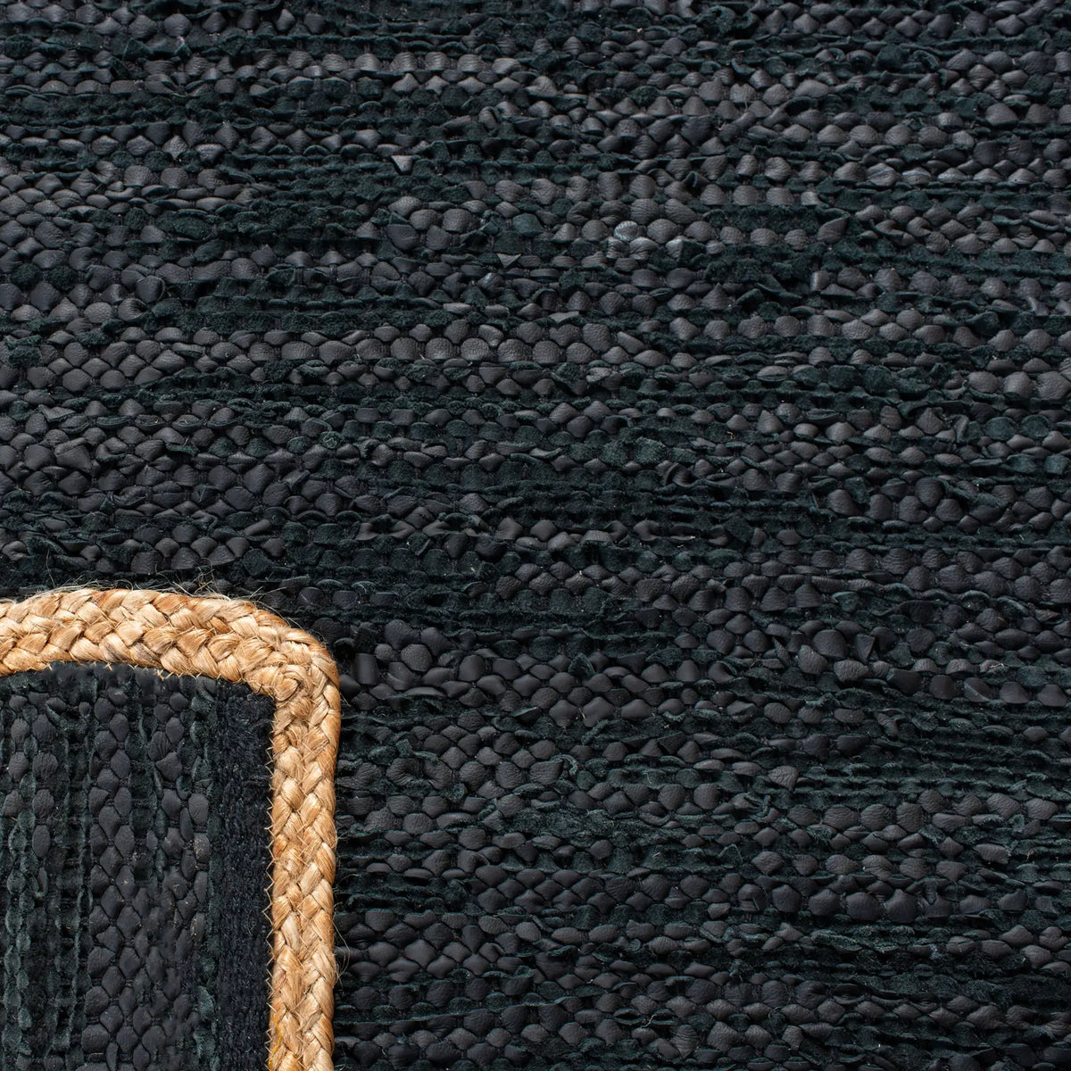 Safavieh Cape Cod 5'-0" x 8'-0" Rug in Black / Natural