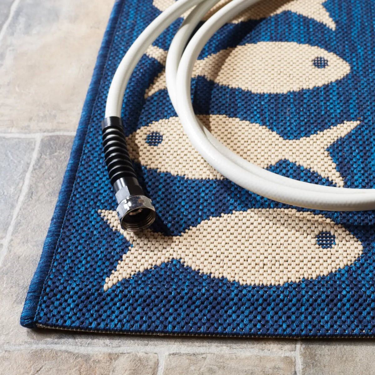 Safavieh Courtyard 5'-3" x 7'-7" Rug in Navy / Beige