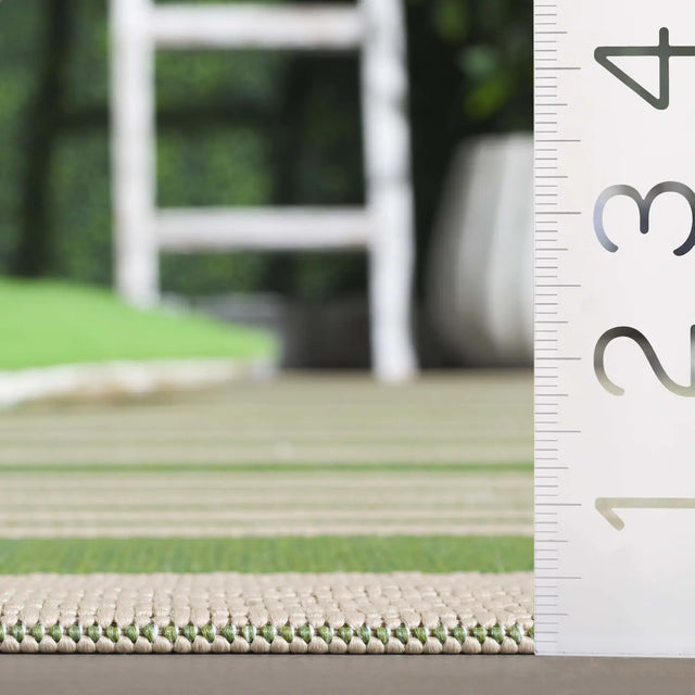 Safavieh Courtyard 4'-0" x 5'-7" Rug in Green / Beige