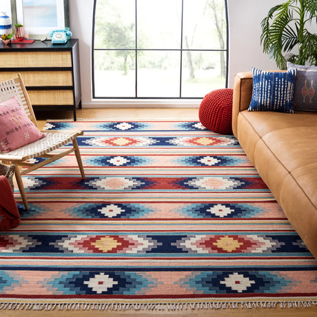 Safavieh Kilim 6'-0" x 9'-0" Rug in Light Pink / Blue