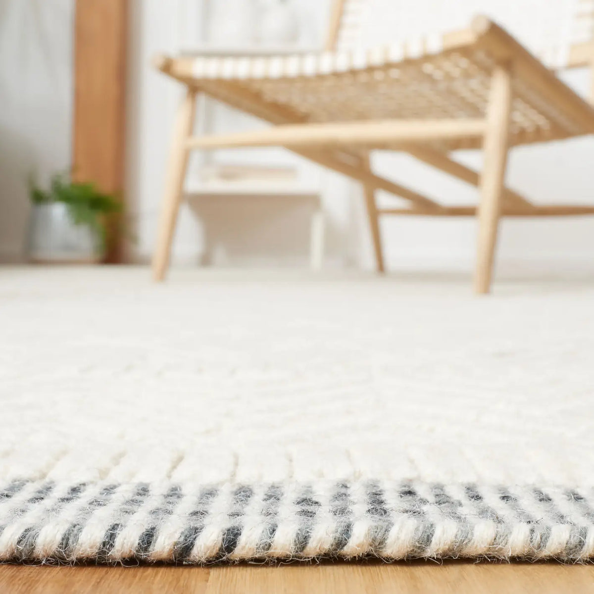 Safavieh Martha Stewart 4'-0" x 6'-0" Rug in Ivory