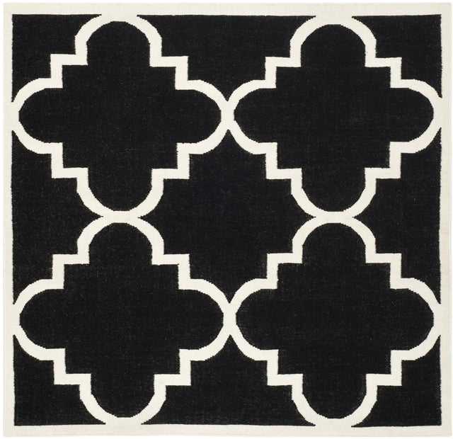 Safavieh Dhurries 6'-0" x 6'-0" Rug in Black / Ivory