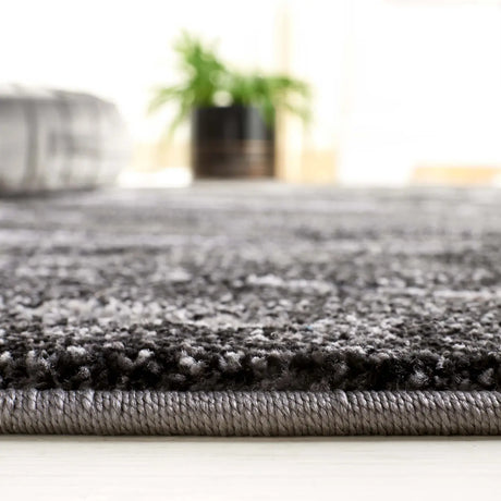 Safavieh Pacific 4'-5" x 6'-5" Rug in Grey / Black
