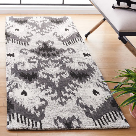 Safavieh Ikat 2'-3" x 8'-0" Rug in Grey / Black