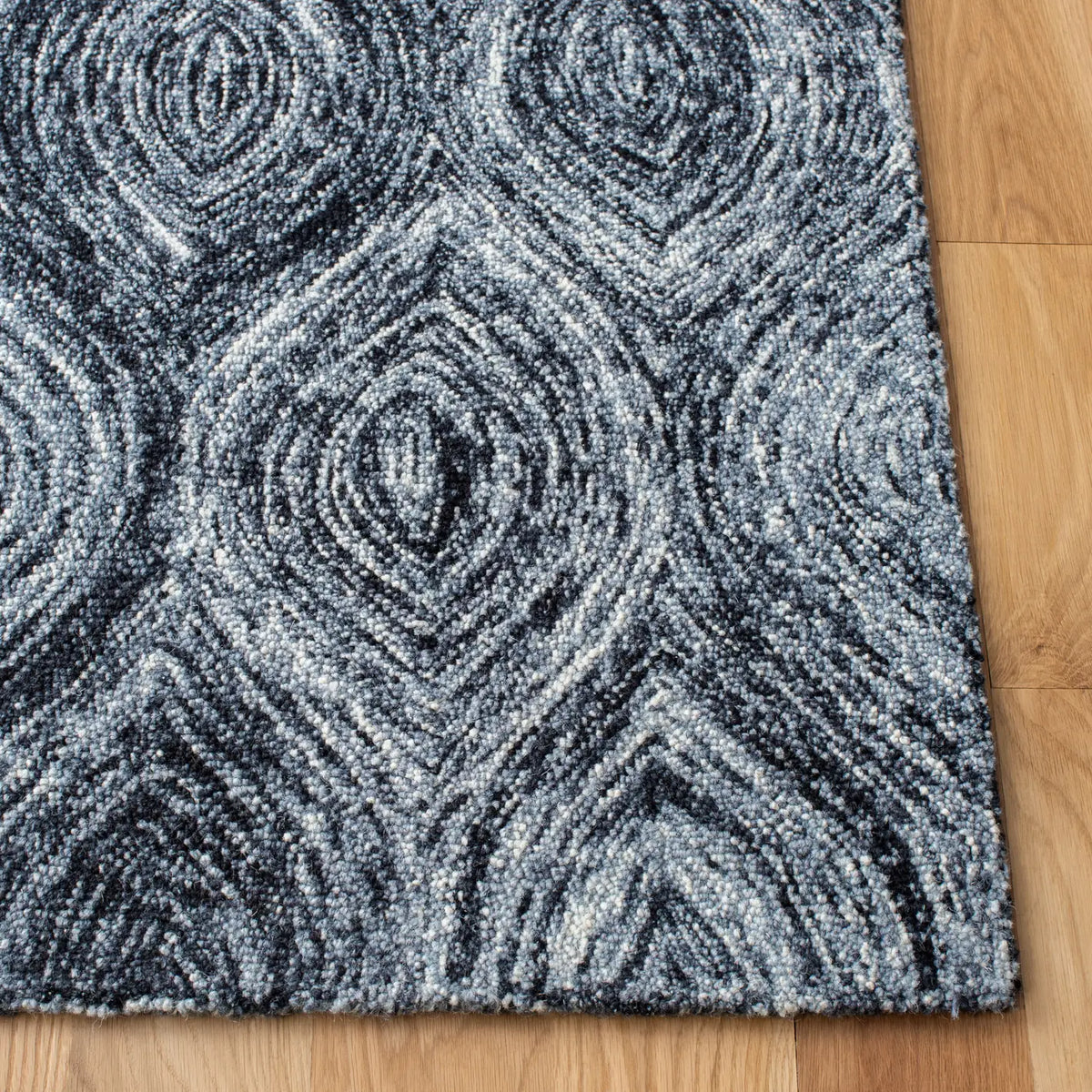 Safavieh Ikat 4'-0" x 6'-0" Rug in Grey