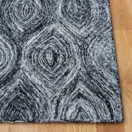 Safavieh Ikat 4'-0" x 6'-0" Rug in Grey