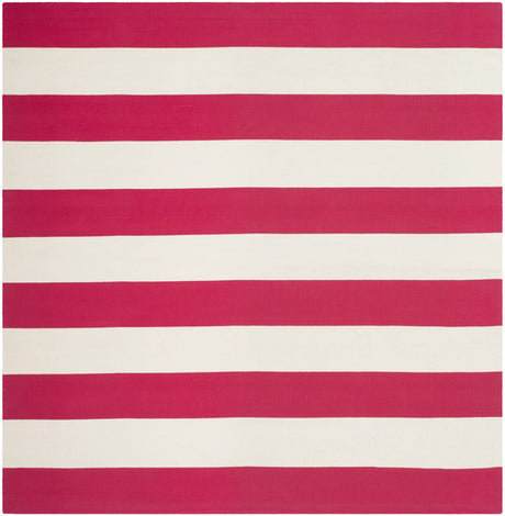 Safavieh Montauk 6'-0" x 6'-0" Rug in Red / Ivory