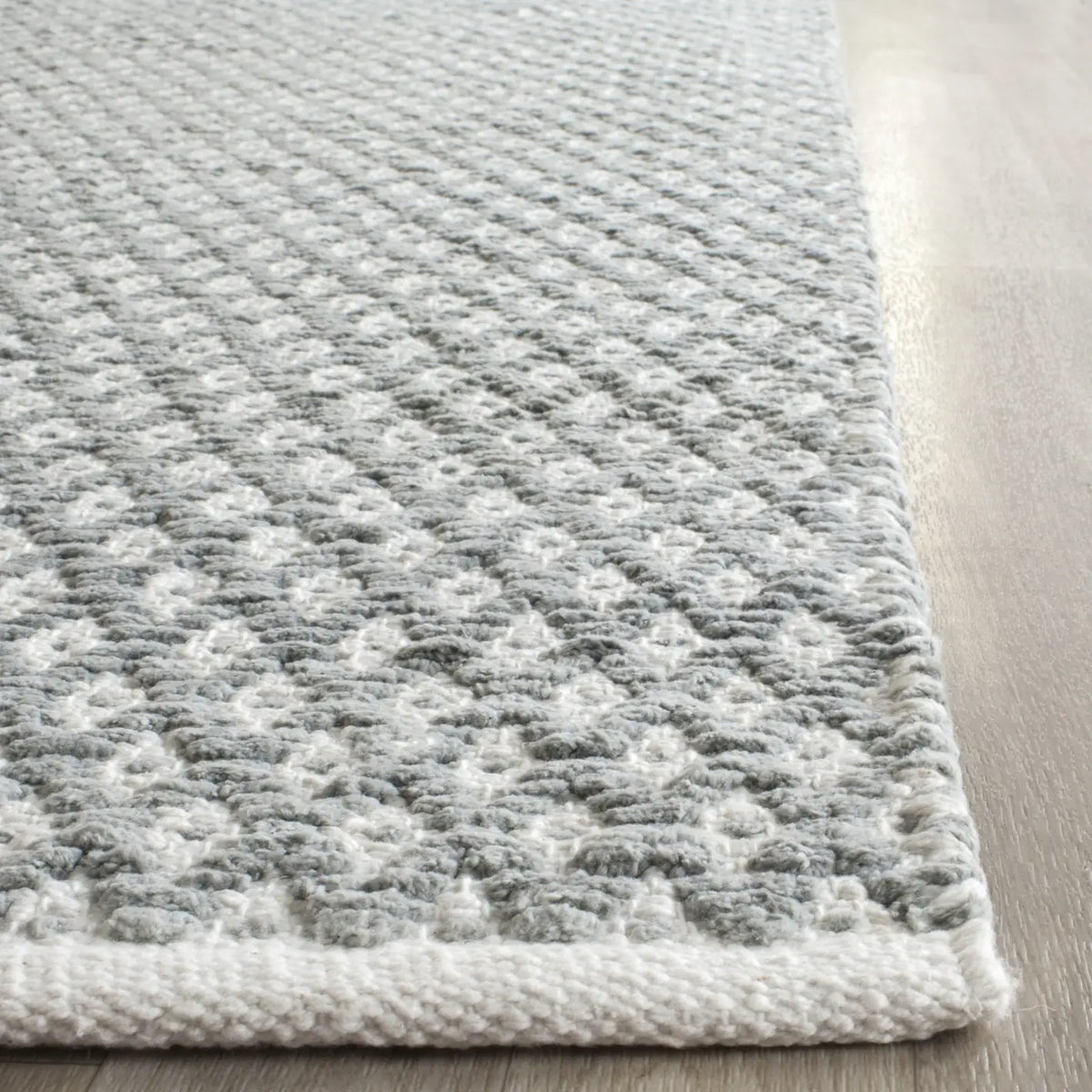 Safavieh Boston 2'-3" x 7'-0" Rug in Grey