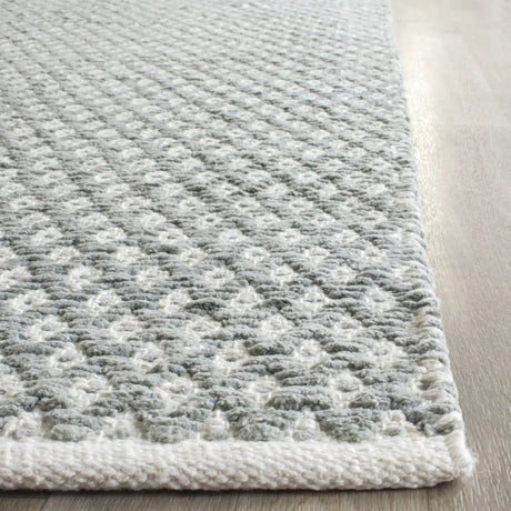 Safavieh Boston 2'-3" x 7'-0" Rug in Grey