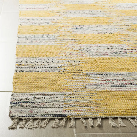 Safavieh Montauk 4'-0" x 6'-0" Rug in Yellow / Multi