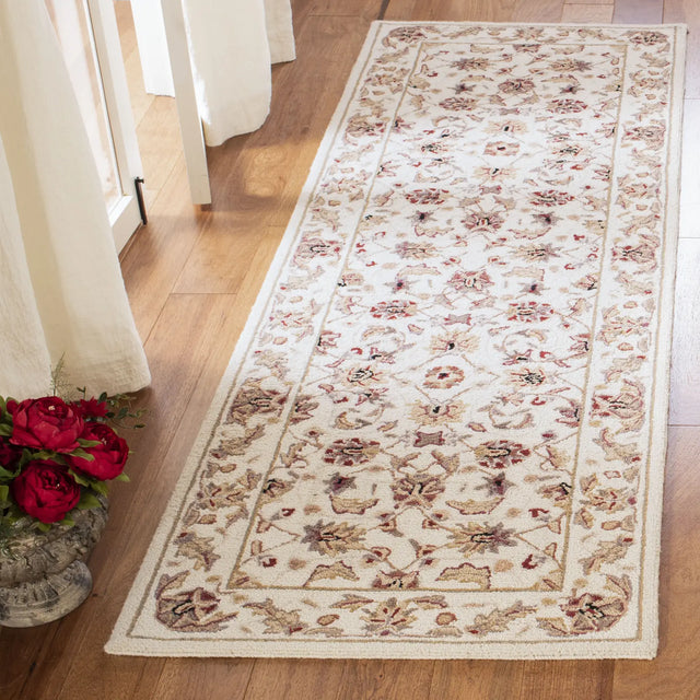 Safavieh Chelsea 2'-6" x 10'-0" Rug in Ivory / Ivory