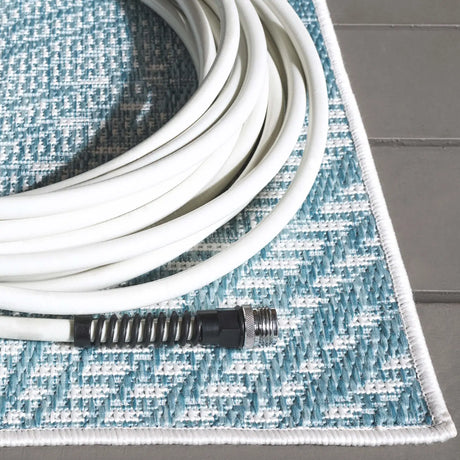 Safavieh Beach House 4'-0" x 6'-0" Rug in Aqua / Ivory
