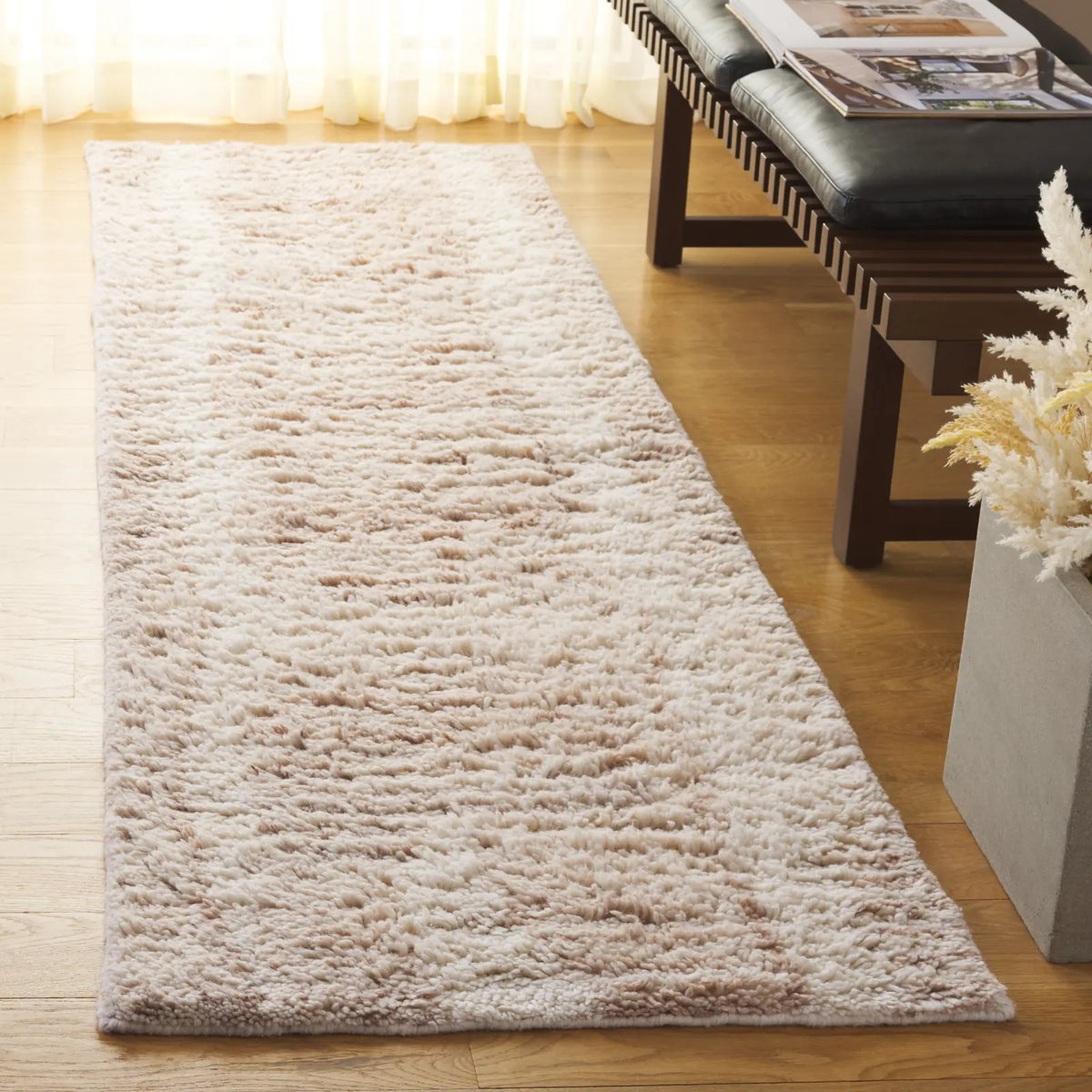 Safavieh Vermont 2'-3" x 8'-0" Rug in Beige / Ivory
