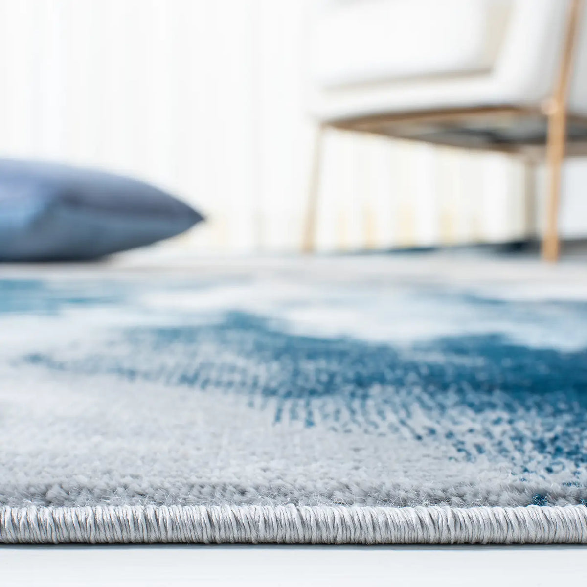 Safavieh Lagoon 4'-5" x 6'-5" Rug in Blue / Beige