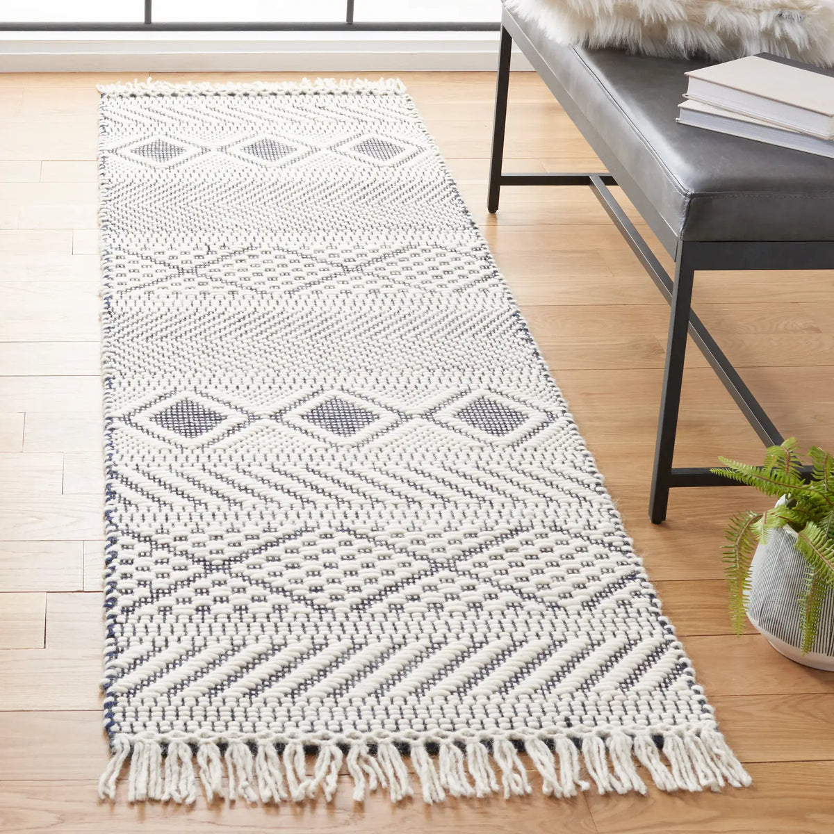 Safavieh Natura 2'-3" x 8'-0" Rug in Ivory / Navy
