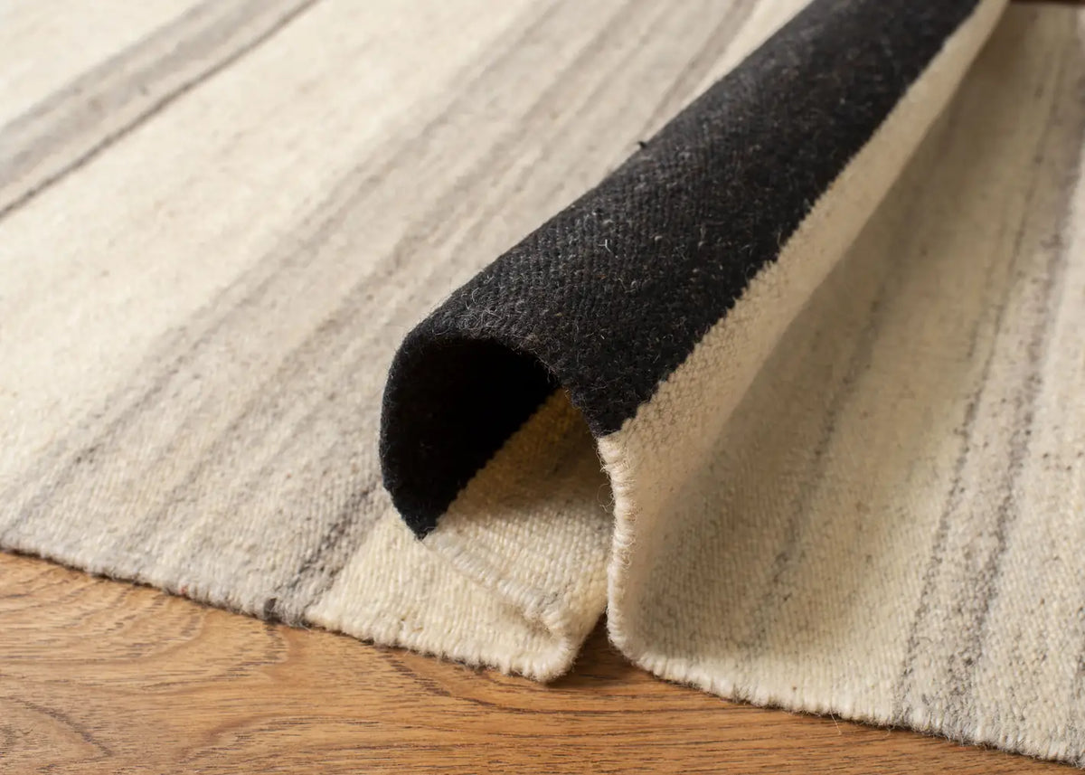 Safavieh Dhurries 5'-0" x 8'-0" Rug in Natural / Grey