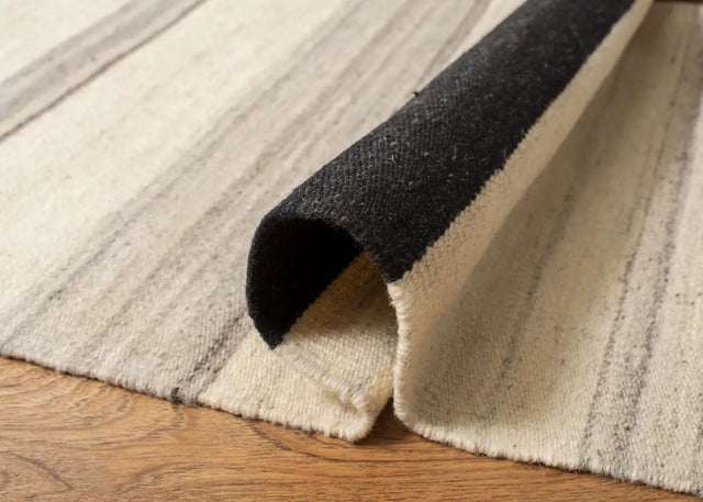 Safavieh Dhurries 5'-0" x 8'-0" Rug in Natural / Grey