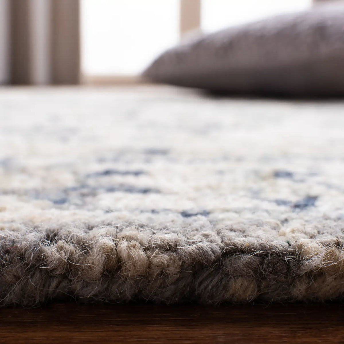 Safavieh Aspen 4'-0" x 6'-0" Rug in Ivory / Blue