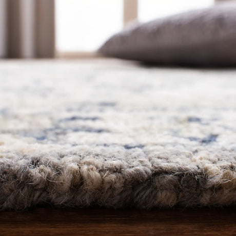 Safavieh Aspen 4'-0" x 6'-0" Rug in Ivory / Blue