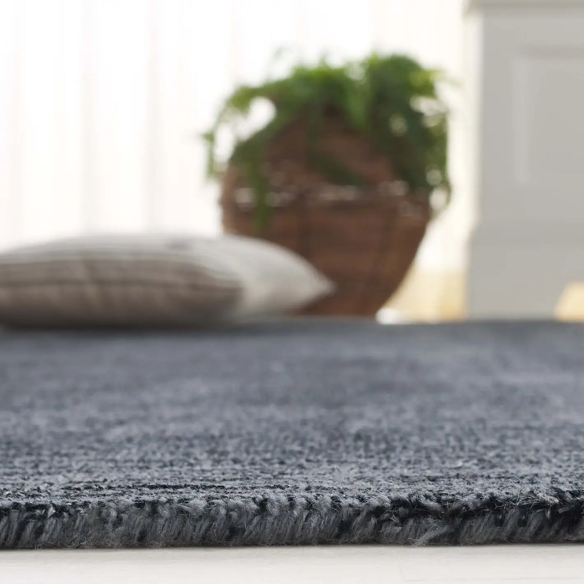 Safavieh Mirage 4'-0" x 6'-0" Rug in Black