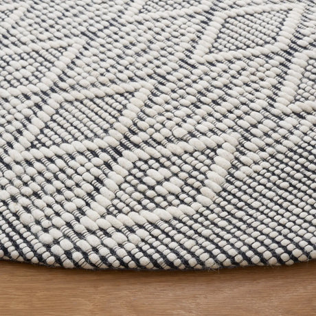 Safavieh Vermont 6'-0" x 6'-0" Rug in Ivory / Black