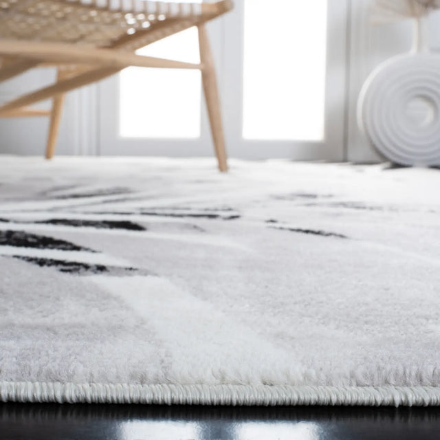 Safavieh Skyler 4'-0" x 6'-0" Rug in Ivory / Black