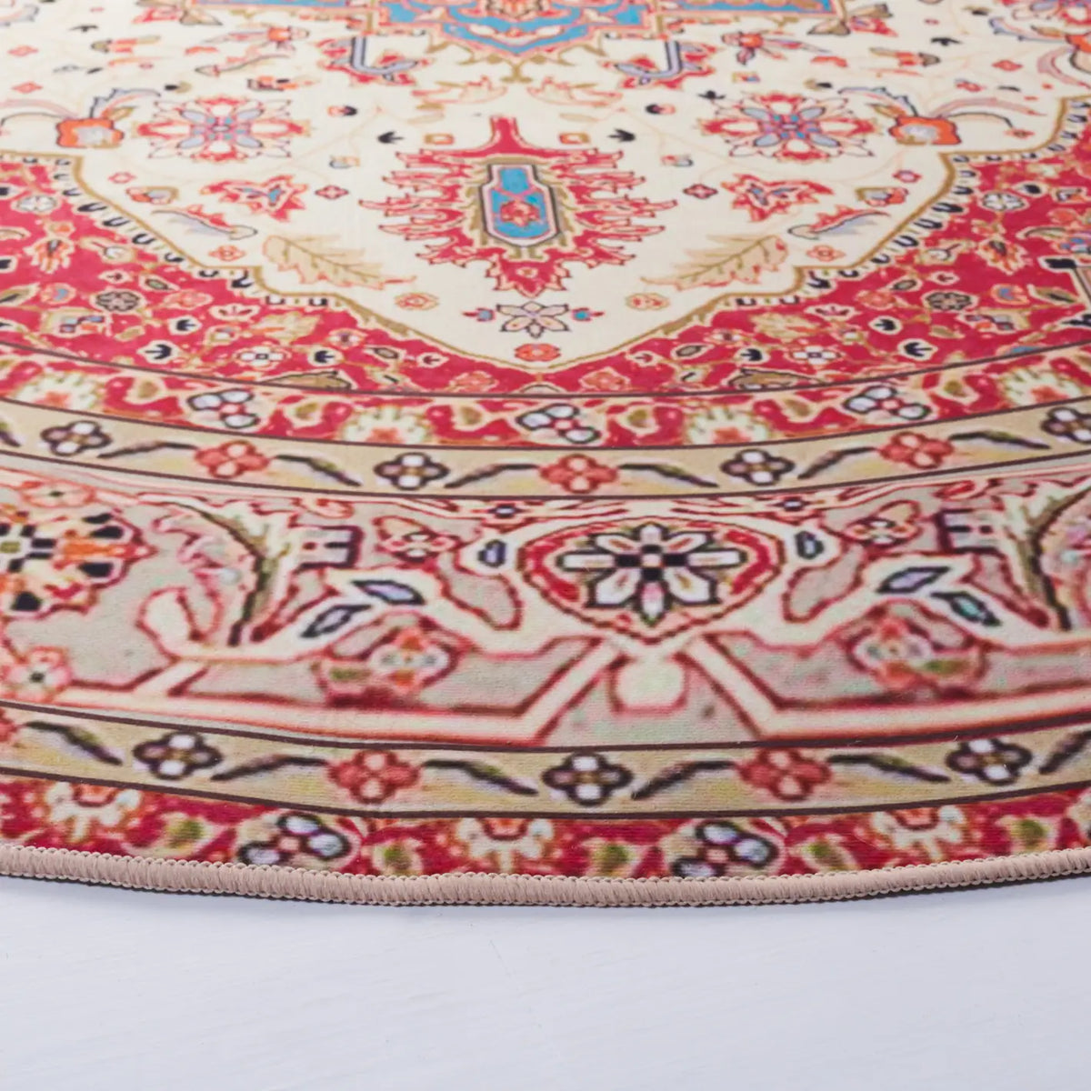 Safavieh Tucson 6'-0" x 6'-0" Rug in Red / Beige