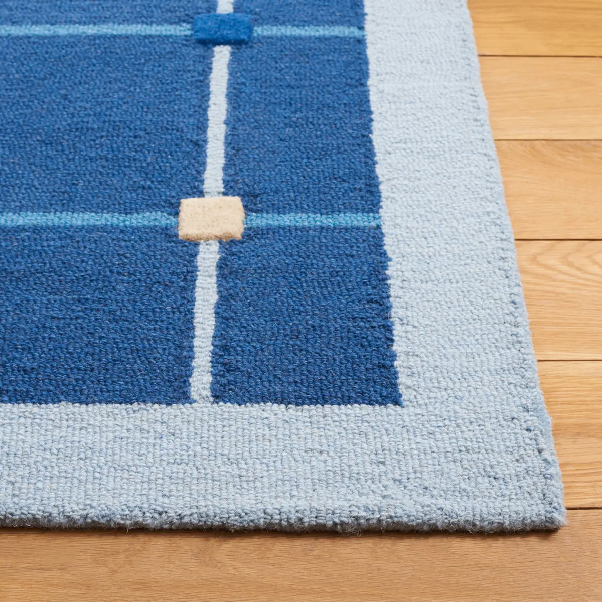 Safavieh Genre 4'-0" x 6'-0" Rug in Blue / Beige