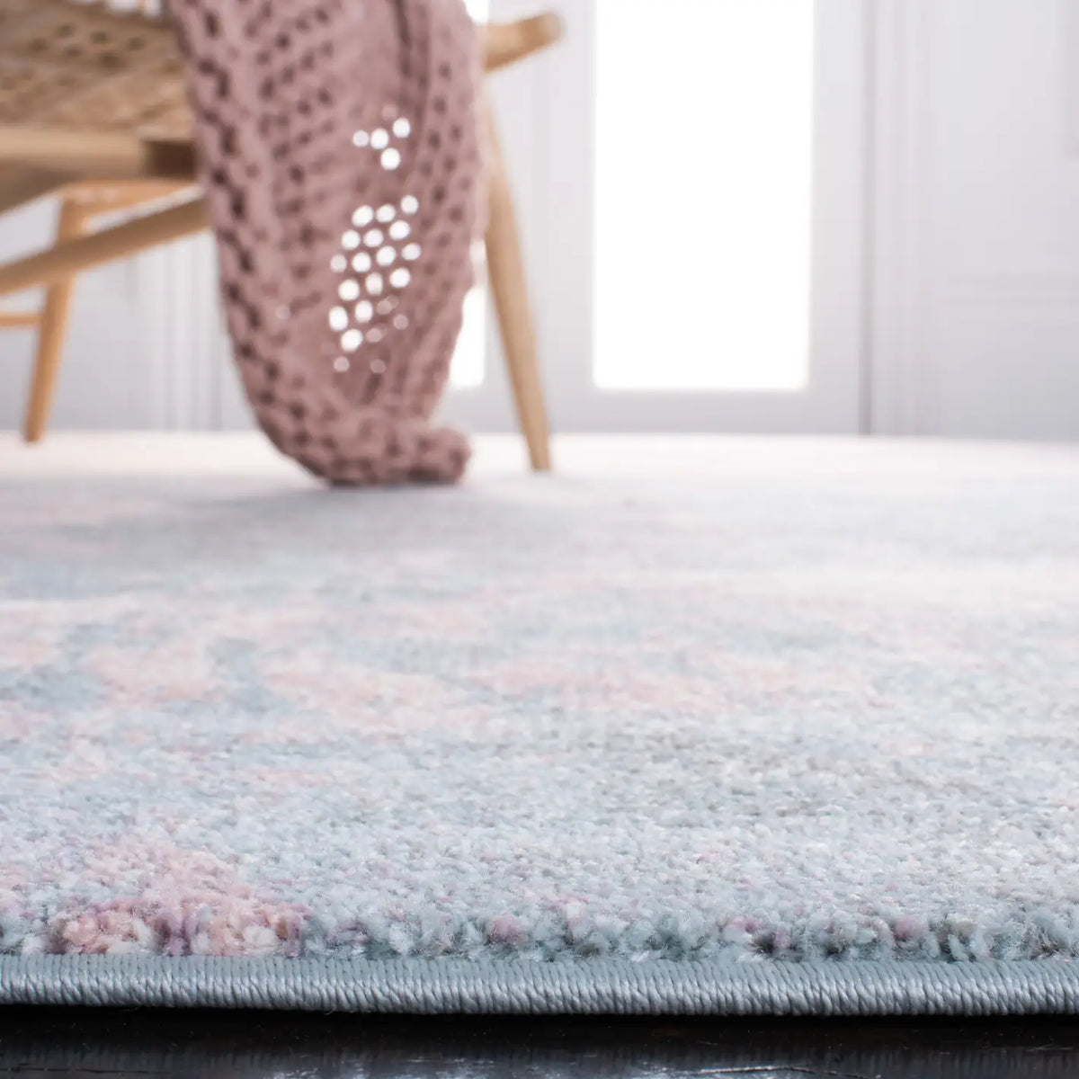 Safavieh Glacier 4'-0" x 6'-0" Rug in Pink / Blue